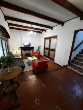 Casa amplia para 5 personas y cochera, a pasos del centro